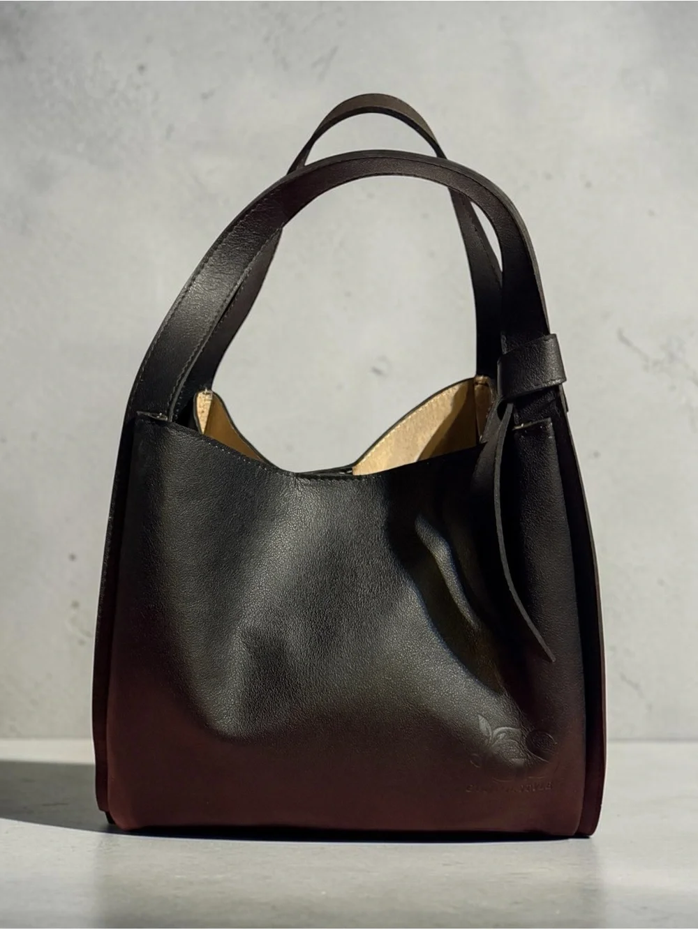 Classic Black Leather Shoulder Bag - Elegant Everyday Tote